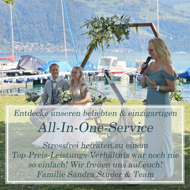 Die Bühne All-In-One-Service Brautpaar mit Traubogen