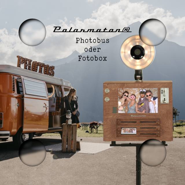 Fotobox neben Photobus mit Berg im Hintergrund